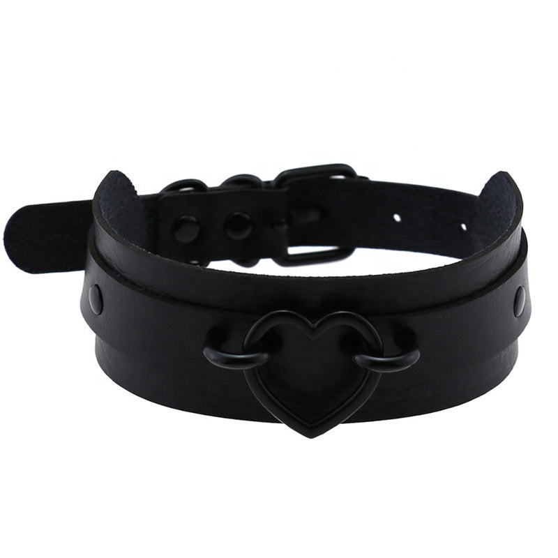 Black Heart Faux Leather Choker – 41cm