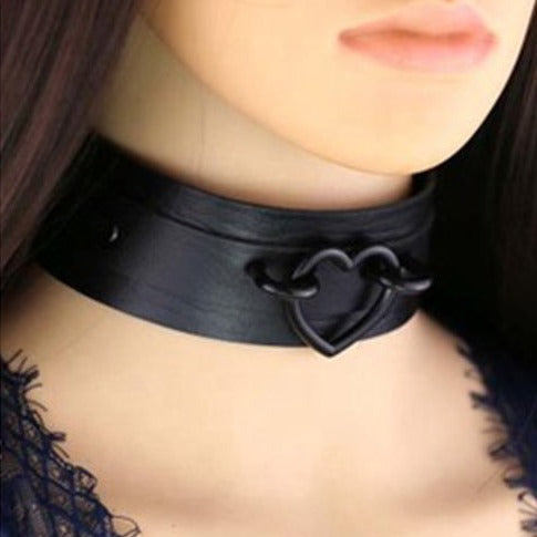 Black Heart Faux Leather Choker – 41cm