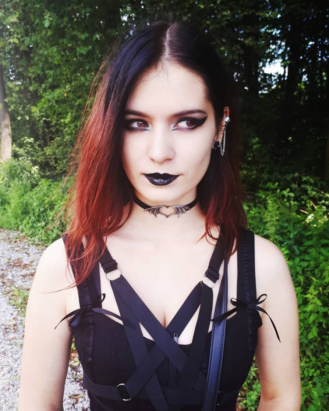 Nocte Amor Bat-Wing Heart Choker – Black