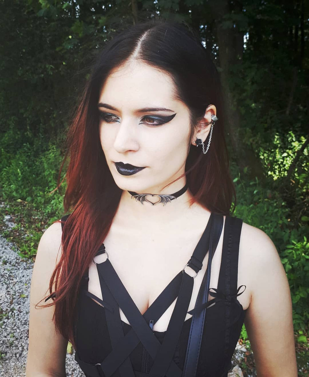 Nocte Amor Bat-Wing Heart Choker – Black