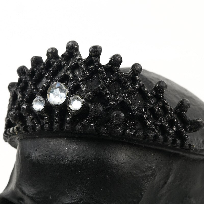 Crowned Skull Resin Decoration – 17 cm