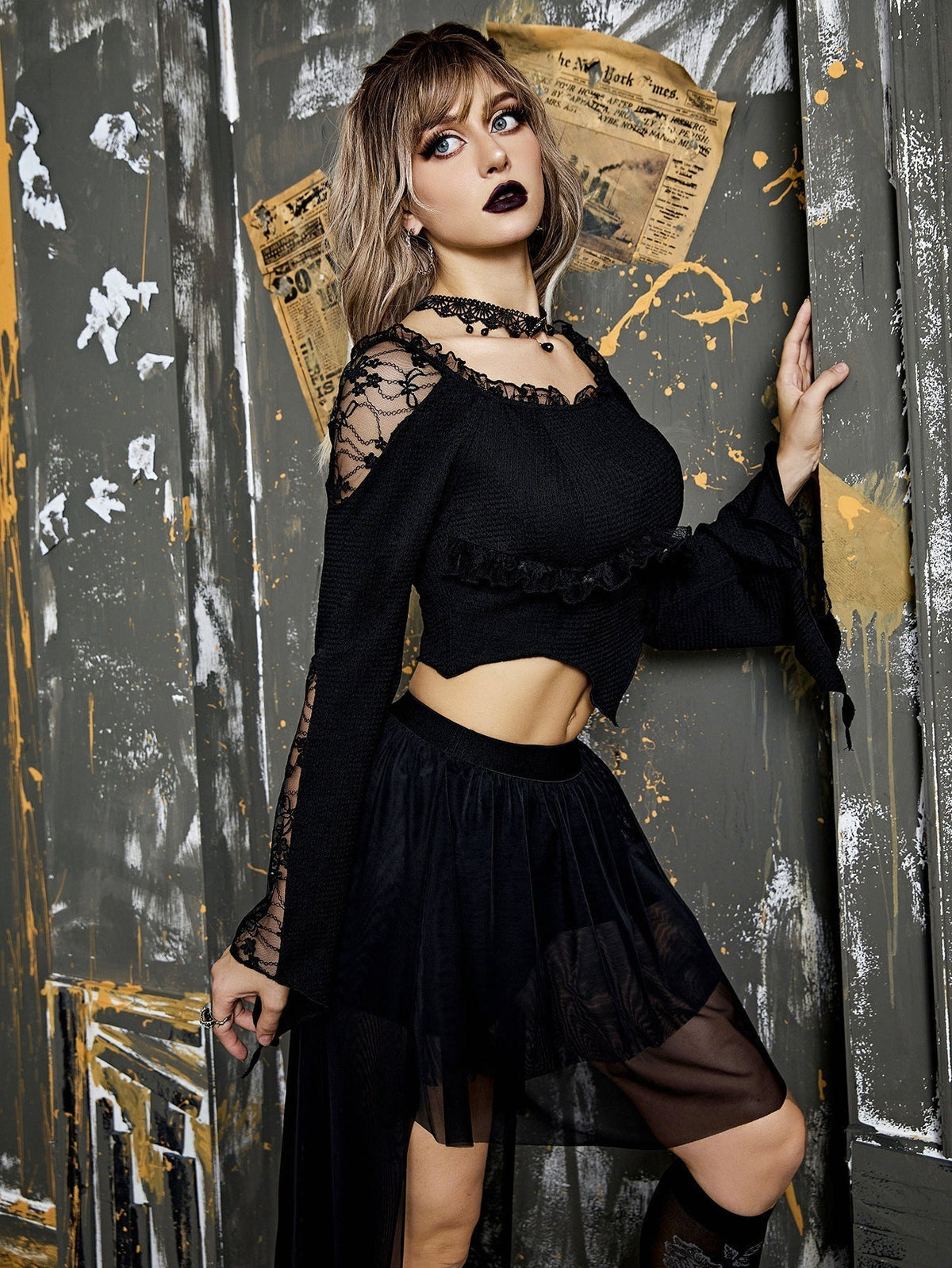 Crop Top With Lace Accents – S–L