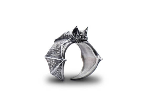Adjustable Gothic Bat Ring – Zinc Alloy