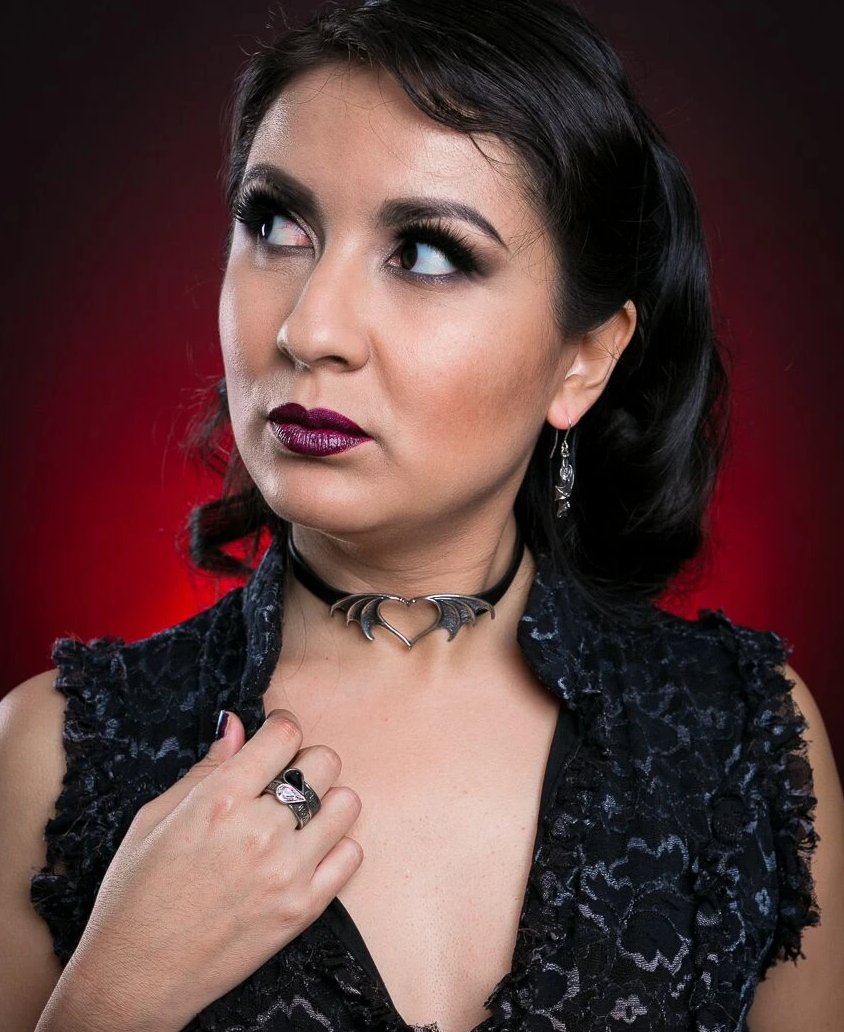 Nocte Amor Bat-Wing Heart Choker – Black