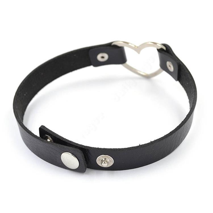 Black Skinny Heart Choker – Adjustable