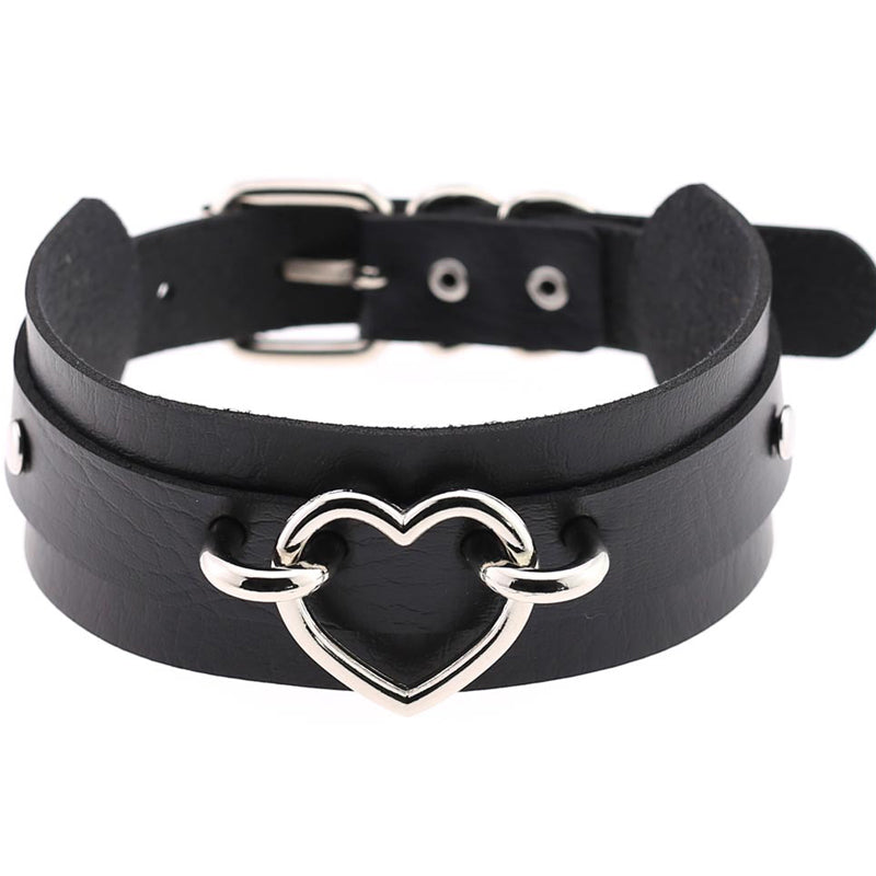 Black Heart Pendant Faux Leather Choker – 41cm