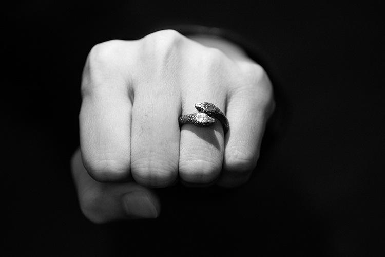 Adjustable Gothic Snake Ring – Black or Silver